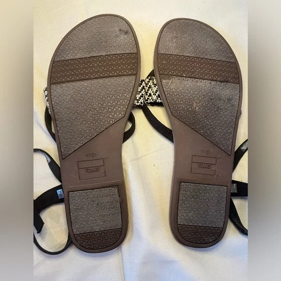 Tom’s sandals - Picture 2 of 2